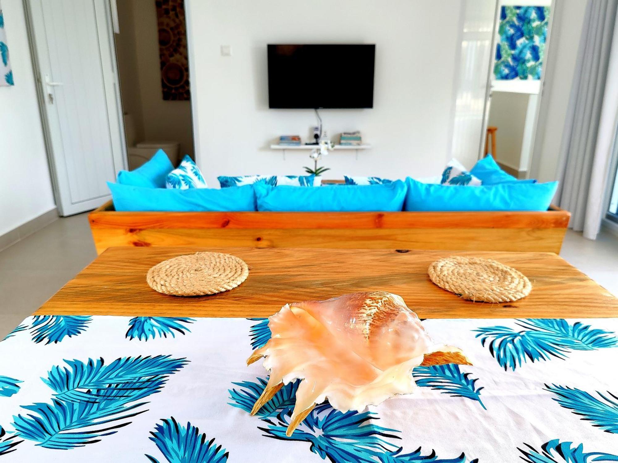 Azurina Villa Fumba